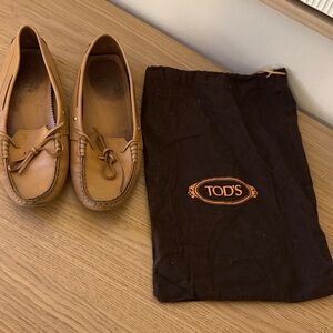 Tod's Light Brown Leather Moccasins